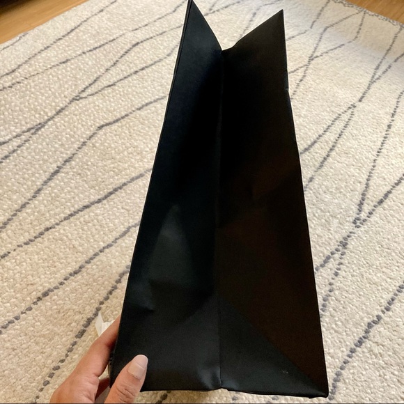 AUTHENTIC CHANEL 2022 - Large Chanel shopping gift bag with ribbon - Picture 3 of 8